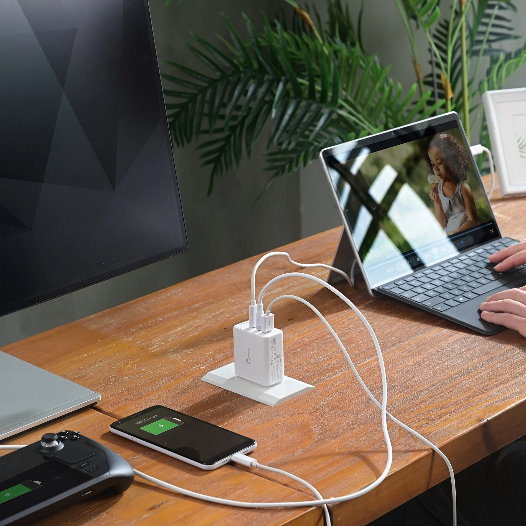JUP3565C 65W GaN USB-C® 3-Port Travel Charger with a USB-C® cable - Image 7