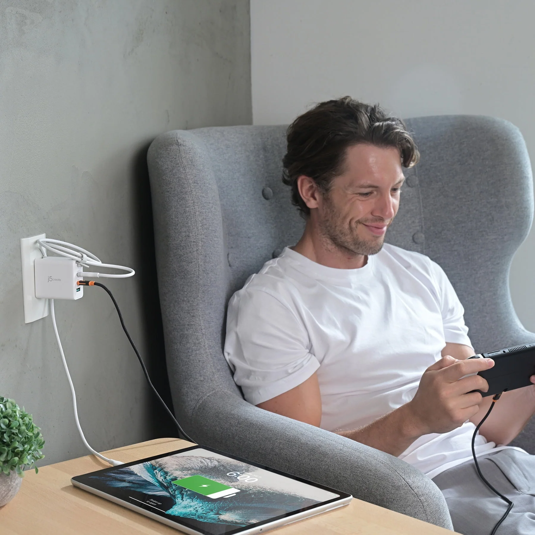 JUP3565CV 65W GaN USB-C® 3-Port Travel Charger with changeable AC plugs and USB-C® cable - Image 10