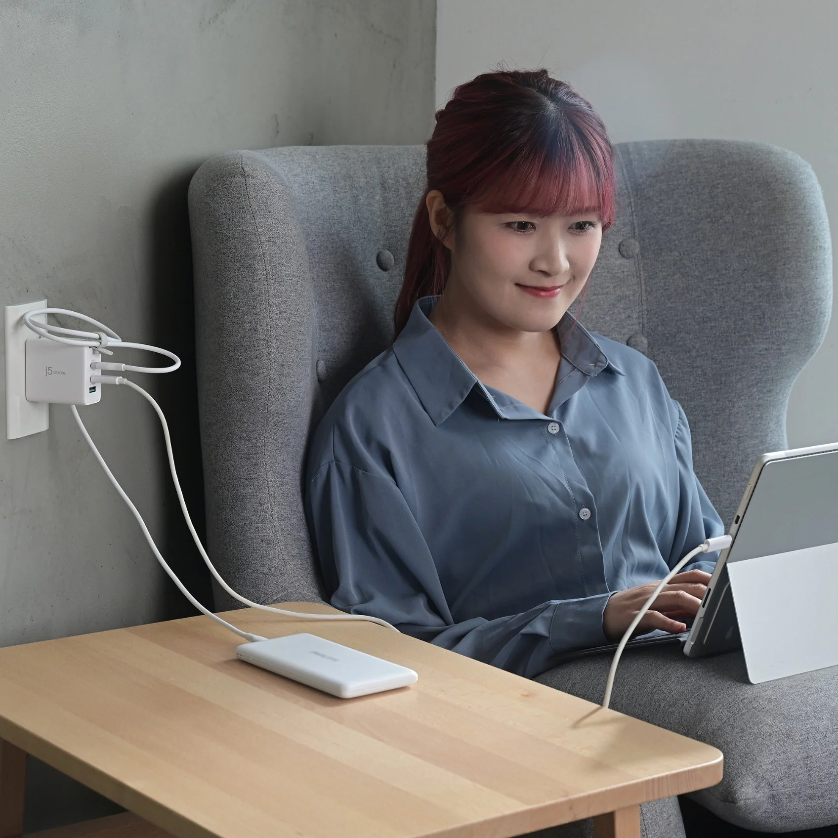 JUP3565CV 65W GaN USB-C® 3-Port Travel Charger with changeable AC plugs and USB-C® cable - Image 9