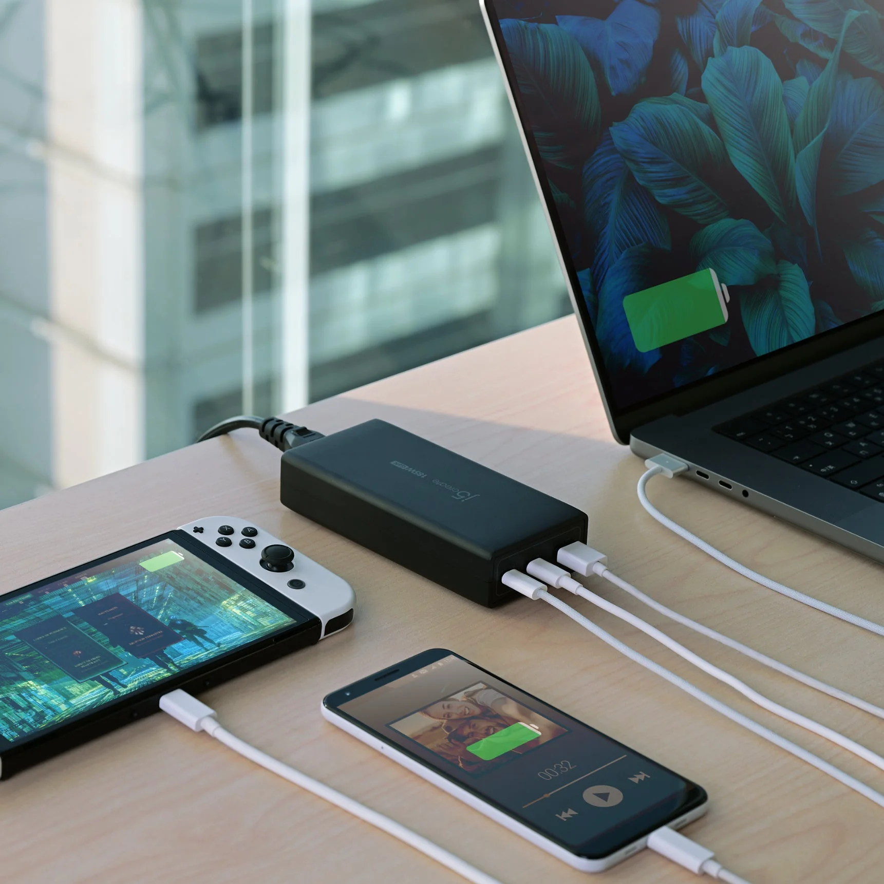 JUP37185 185W GaN PD 3.1 USB-C® 3-Port Charger - Image 9